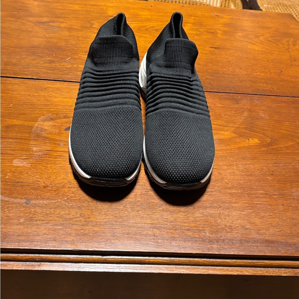 Slow Man Women’s Tennis Shoes Black Size 9